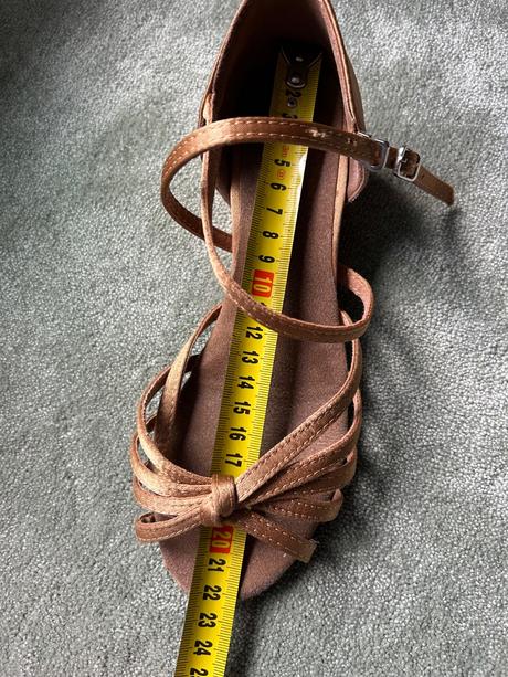 Tanečné topánky, 33