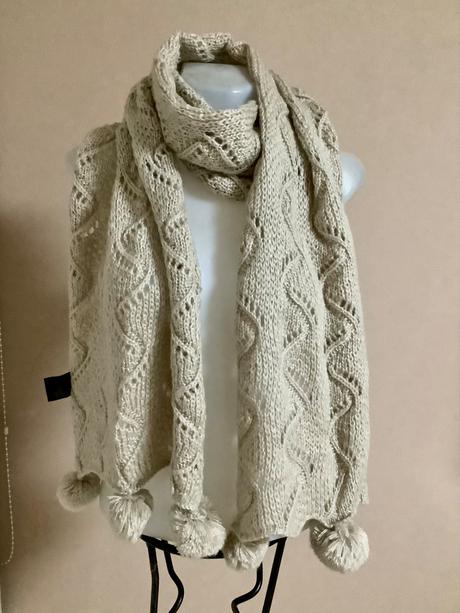 Šalik s brmbolcami/do,