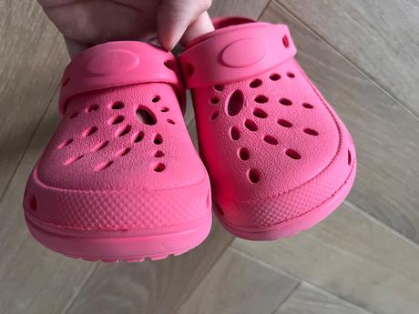 Gumené šľapky, 27