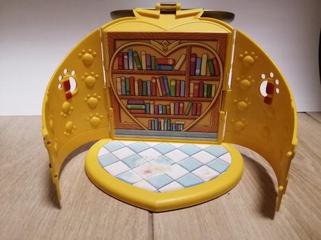 Malá knižnica na hranie pre mini bábiky,