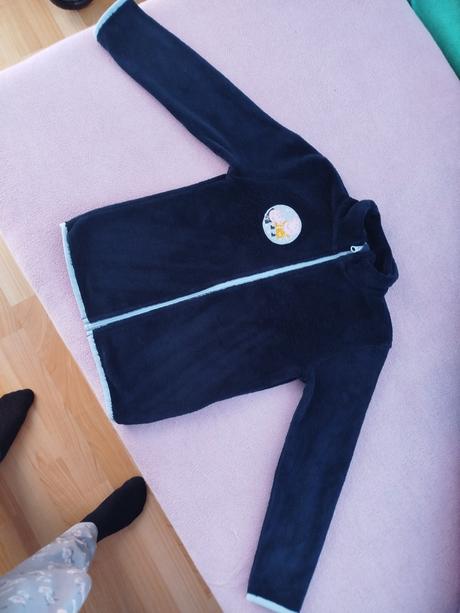 Darujem za postovné 3,90 eur mikinku č.122/128, 128