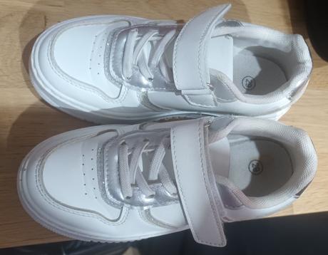 Krásne dievčenské topánky, 29