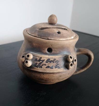 Stará pokladnička s nápisom, 