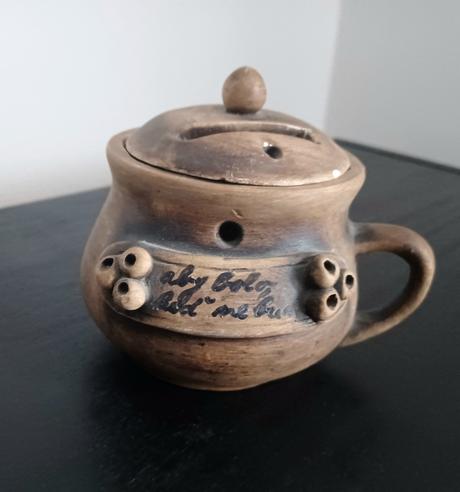 Stará pokladnička s nápisom, 