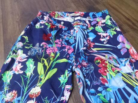 Kvetovane nohavice, s