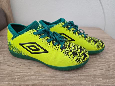 Halovky, umbro,32
