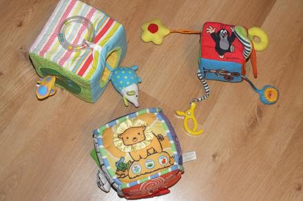 Interaktivne zvukove kocky vyborny stav,