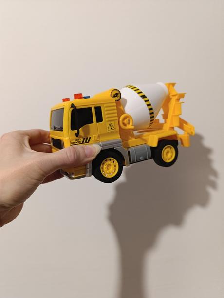 Domiešavač a monster truck, 