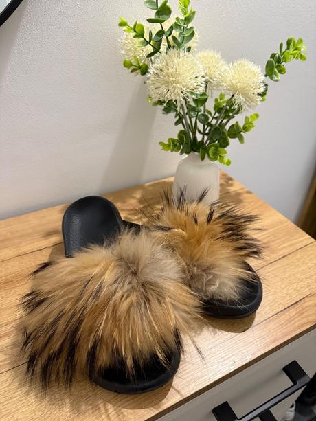 Dámske šľapky s kožušinou, 38