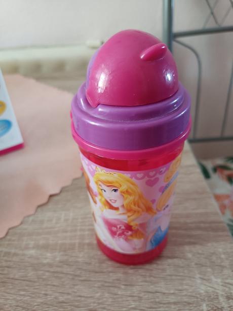 Fľaška na pitie so slamkou, 