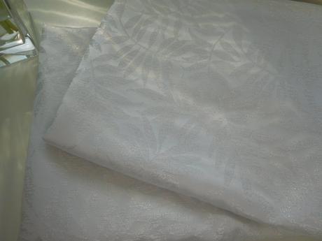 Závesy bielo perleťové vzorované, 