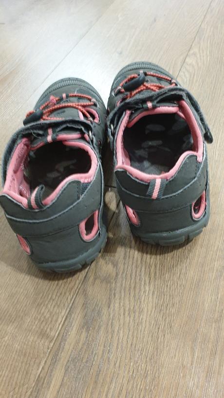 Turisticke sandálky, 35