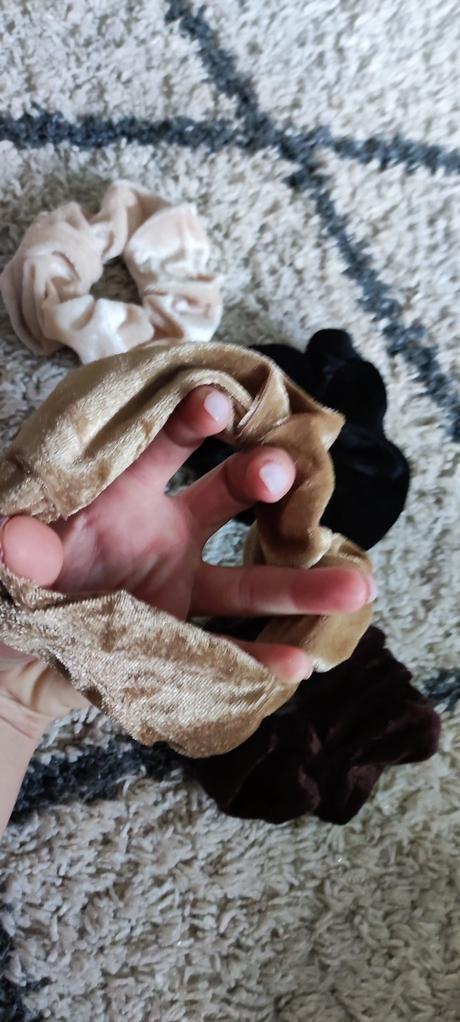 Veľké zamatovej gumičky do vlasov 4ks,