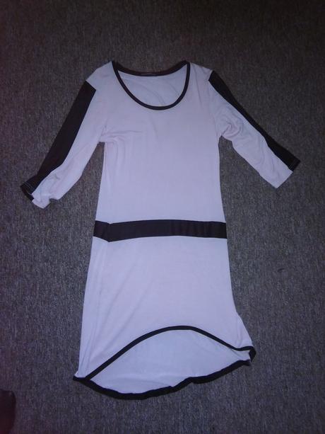 Krásne moderné šaty, s