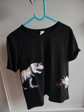 Tričko s dinosaurom, 140