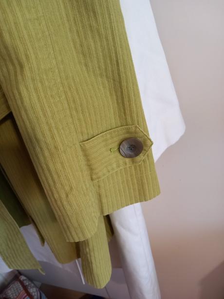 Menzestrovy kabat, 44