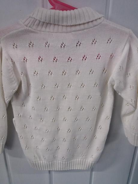 Sveter na gombíky, 110