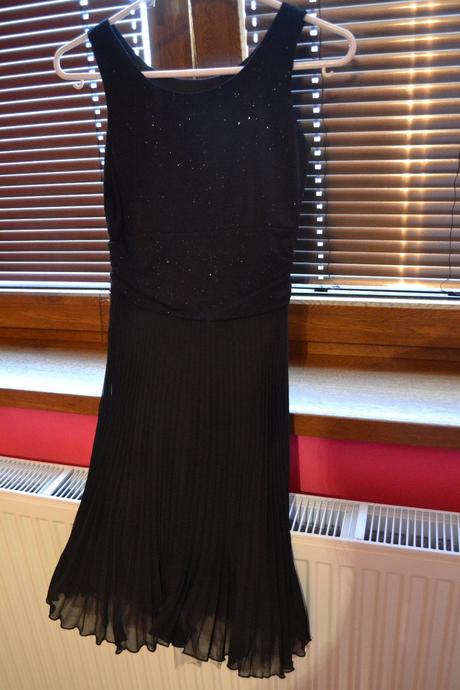 Elegantné čierne šaty, s