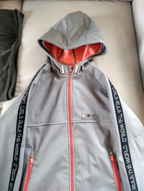 Dievčenská softvelova bunda, c&a,176