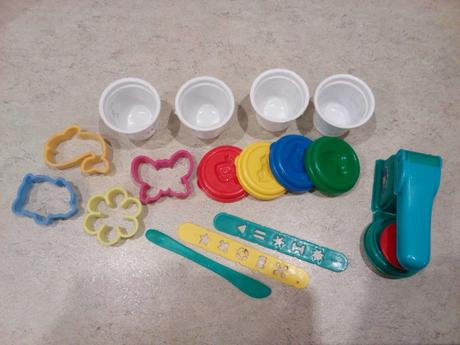 Naradie na plastelinu, 