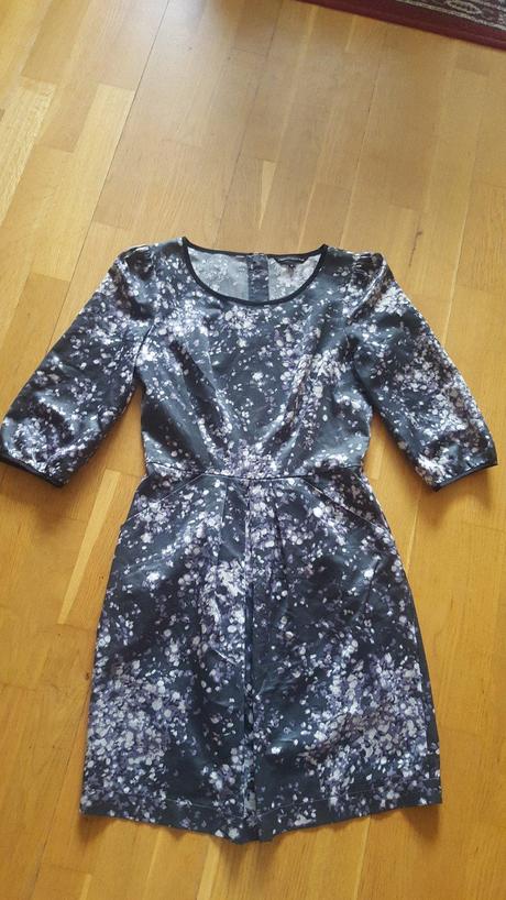 Saténové šaty, 36