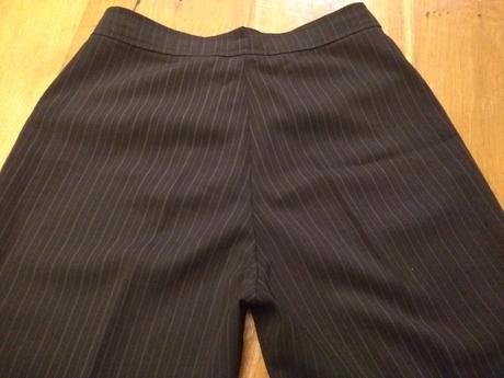 Čierne pásikavé nohavice, s