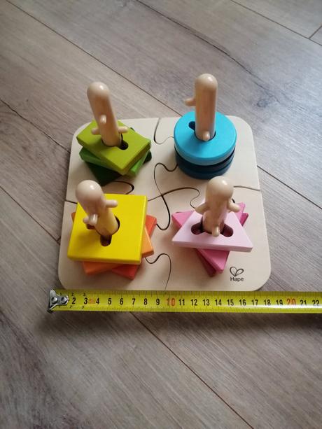 Nastrkovacia hra a puzzle, nastrkovačka hape tvary, 