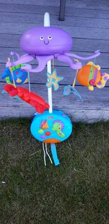 Kolotoč nad postielku s morskými zvieratkami, 