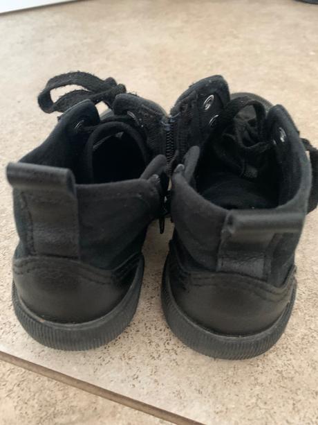 Vyššie tenisky, reserved,30