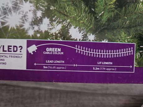 Ozdoby na stromček- biele vianoce- gule, svetielka, 