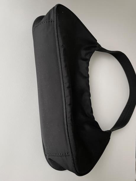 Asos malá čierna nylonová kabelka na plece/rameno, 