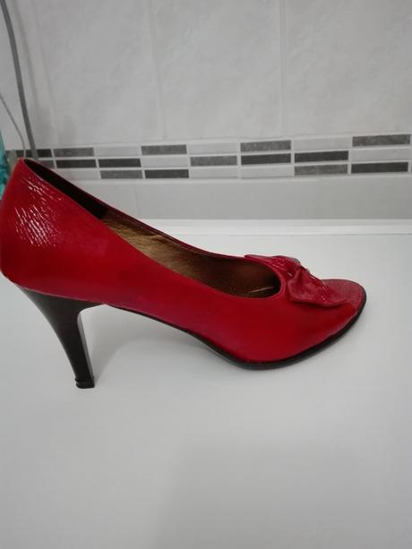 Červené lodičky, 37