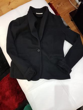 Čierne zateplene sako, l