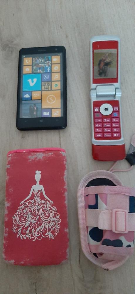 2ks mobilov s puzdrami, 