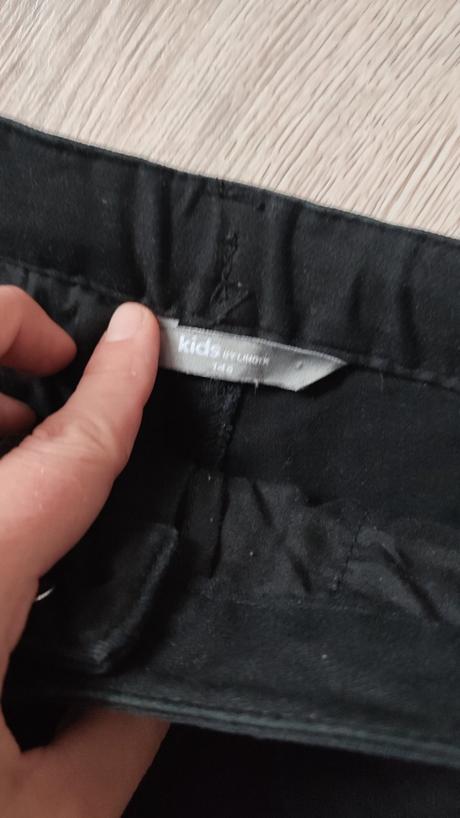 Čierne nohavice, 146