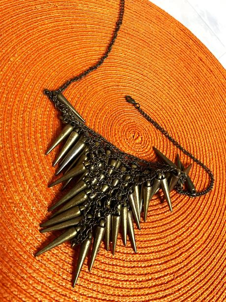 Rockový náhrdelník, 