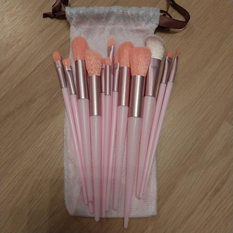 Sada 13 ruzovych stetcov na makeup vo vrecusku,