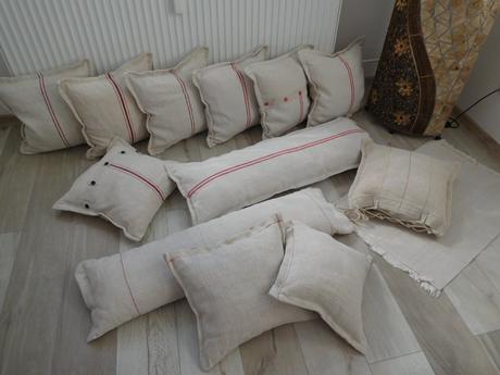 Vankúše menšie , vačšie, podlhovasté,, 