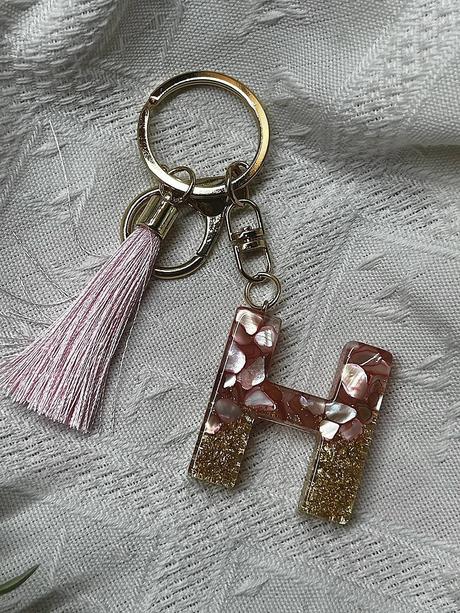 Ručne vyrobené živicové kľúčenky, 