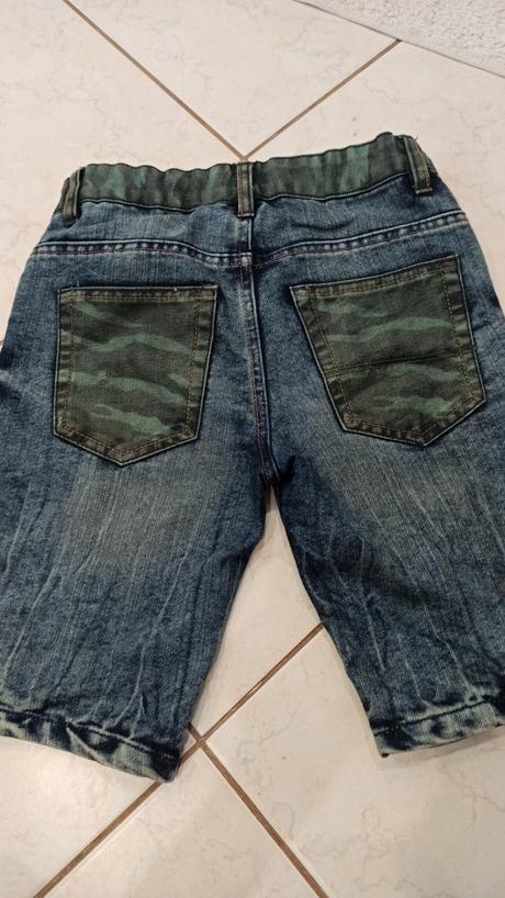 Maskáčové riflové kraťasy, chapter young,146