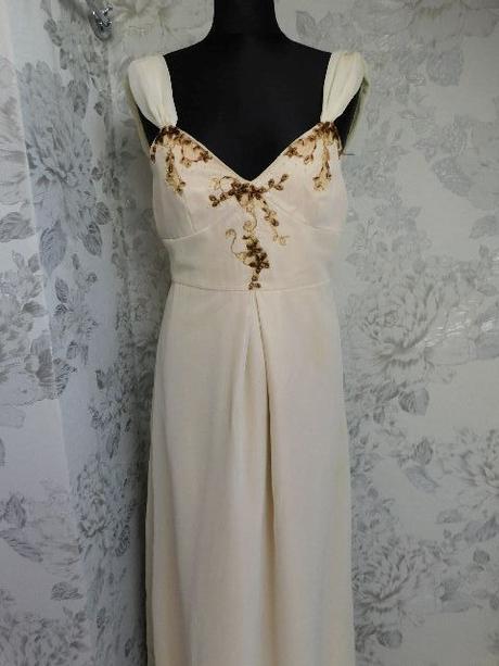 Velmi pekne spoločenske saty, 34