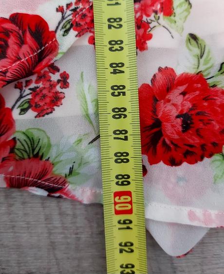 Letné šaty s ružičkami, 140