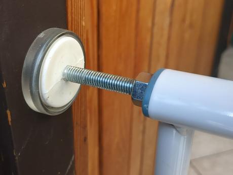 Detská kovová bezpečnostná zábrana na dvere,schody, safety 1st