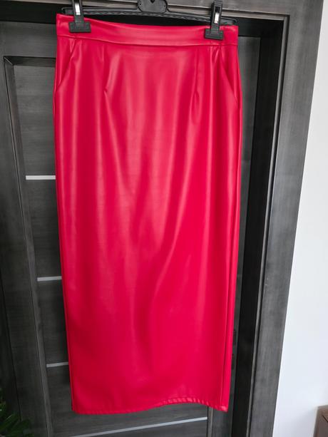 Červená koženková sukňa, l
