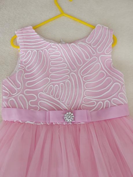 Spoločenské šaty, 122