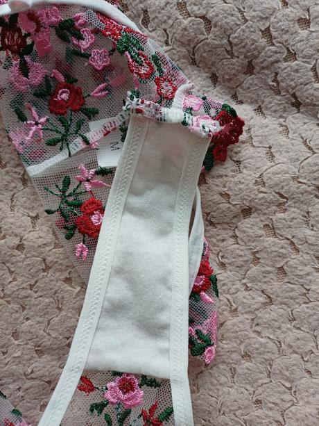 Nádherný čipkovaný set spodného prádla, m