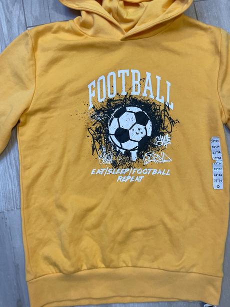 Mikina s futbalovou loptou, 164 / 170