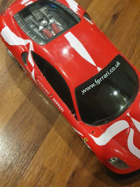 Ferrari - veľké auto na ovládanie,