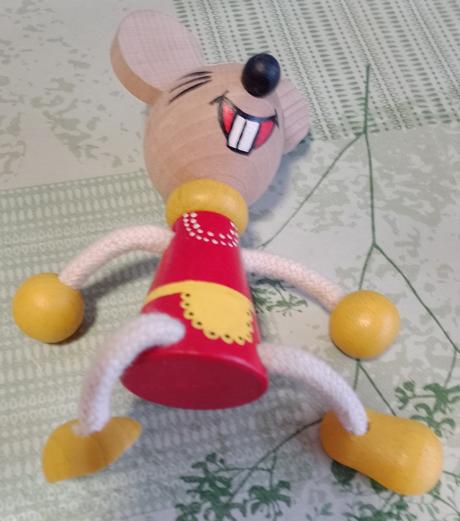 Drevená myška - červená na zavesenie, 12,5 cm,