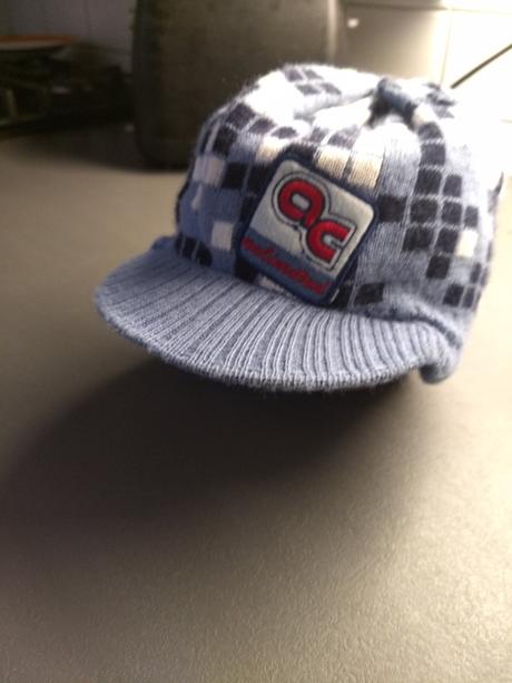 Čiapka so šiltom, <50